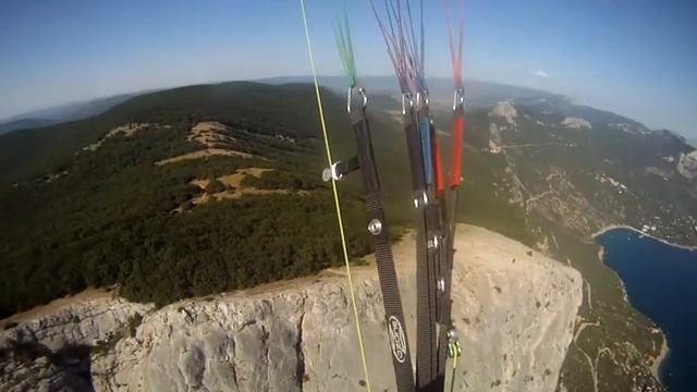 Крым 2015, полеты на параплане в бухте Ласпи с вершины Куш-кая. смотреть онлайн