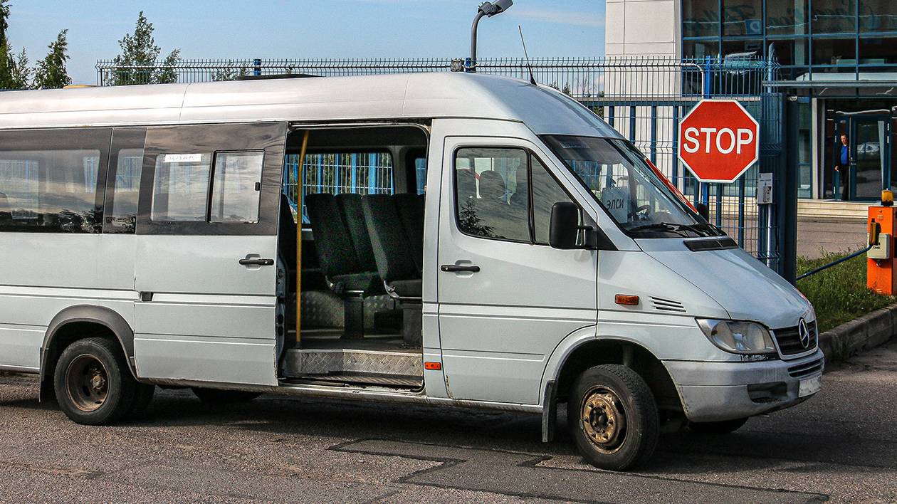 Развозка рабочих микроавтобусом