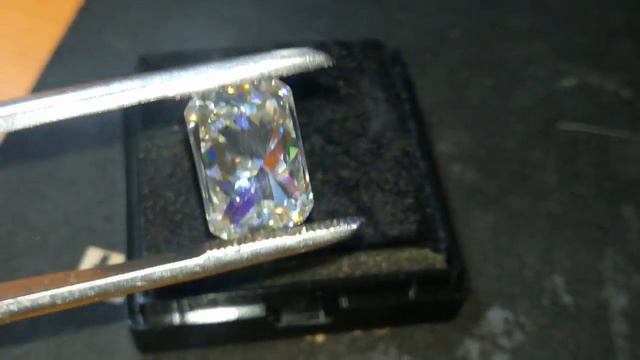 Moissanite Муассанит чисто белый. Радиант 14х10 мм смотреть онлайн