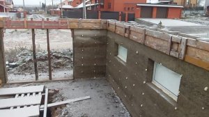 ГАРАЖ ИЗ АРБОЛИТА.ЗАЛИВАЕМ АРМОПОЯС.