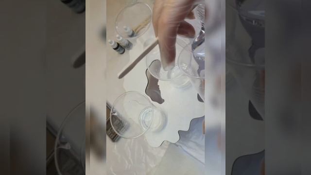 Видеоурок по рисованию эпоксидной смолой в технике Resin Art "Срез камня". смотреть онлайн