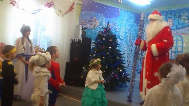 Дедушка мороз в гостях у деток, новый год, детские песенки смотреть онлайн