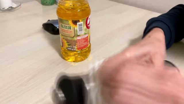 Как убрать клей от ценника или наклейки - простой и быстрый способ смотреть онлайн