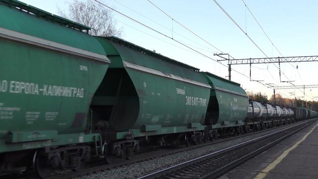 Электровоз ВЛ80С-2104/1458 с грузовым поездом смотреть онлайн