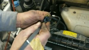 ЗАМЕНА ДАТЧИКА ПОЛОЖЕНИЯ КОЛЕНВАЛА, БЕЗ СНЯТИЯ РЕМНЯ ГРМ. ХЮНДАЙ СОНАТА.