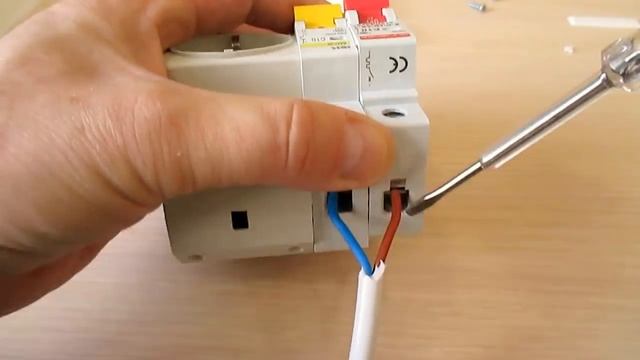 СДЕЛАЙ СЕБЕ САМ!!!ПЕРЕНОСКА С ЗАЩИТОЙ ОТ КОРОТКОГО ЗАМЫКАНИЯ СВОИМИ РУКАМИ!!! смотреть онлайн