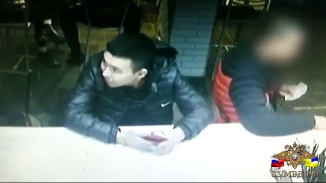 В Улан-Удэ разыскивают укравшего телефон у сотрудника бара смотреть онлайн