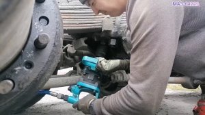 МАЗ-64229: Замена листа задней рессоры.