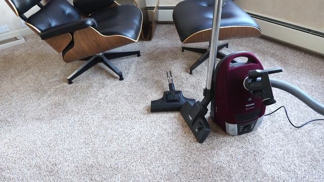 Why Miele Vacuums Are Hard To Push Carpet (Vacuum Explained part 1) смотреть онлайн