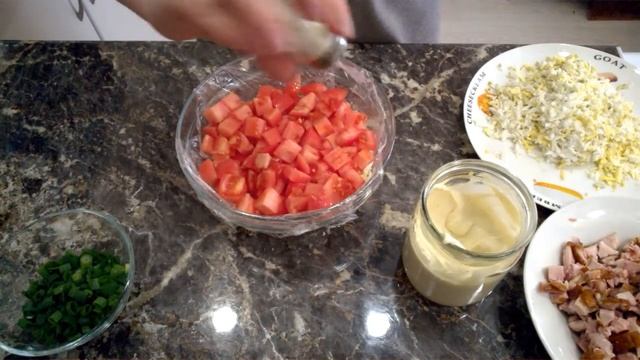 Салат МИНУТКА с копченой курицей. Подруга всегда готовит его вместо Оливье! смотреть онлайн