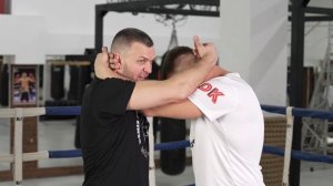 КЛИНЧ В ТАЙСКОМ БОКСЕ. ОСНОВНОЙ ЗАХВАТ И СКРУТКА