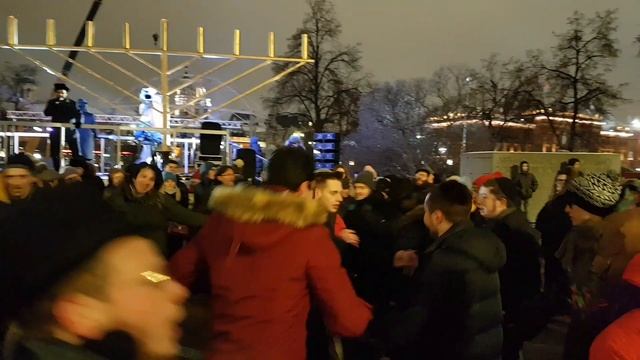 В Москве празднуют начало Хануки смотреть онлайн