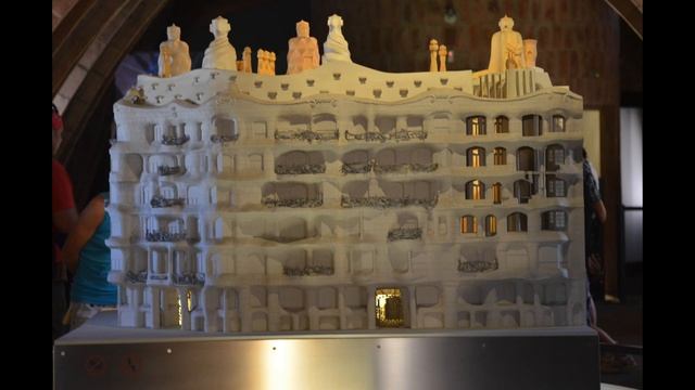 La Sagrada Familia, Casa Mila in Barcelona and Monastery at Montserrat in 4k. смотреть онлайн