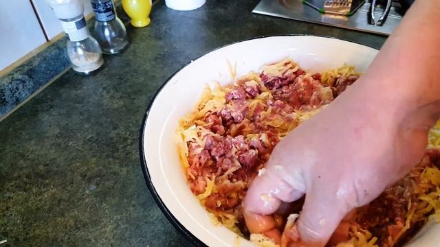 Домашние котлеты из курицы и говядины готовим вместе с Лёсиком