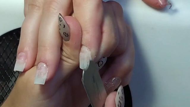 Изгрызаные заусенцы/На ногтях ничего не держится/устала от этого маникюра смотреть онлайн