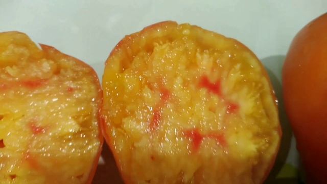 Я очень довольна, что этот томат будет в моей коллекции. Сердцевидный биколор понравится всем. смотреть онлайн