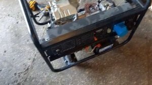 Как поменять масло в бензиновом генераторе.