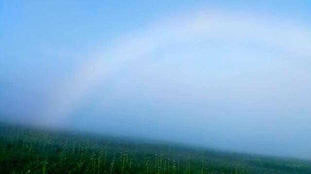 Шок! Такое редко встретишь. Туманная радуга в горах. смотреть онлайн