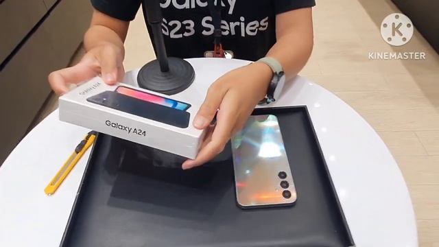 แกะกล่อง Samsung Galaxy A24 ราคาจับต้องได้ 7999 บาท смотреть онлайн