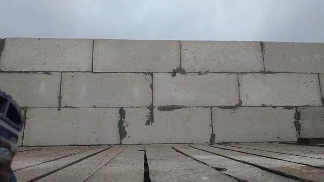 Строим дом. Часть 33А. Третий ряд блоков второго этажа готов. смотреть онлайн