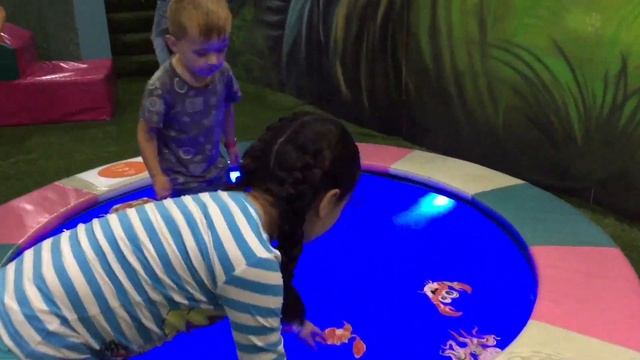 ПАРК РАЗВЛЕЧЕНИЙ | JOKI JOYA | Видео для ДЕТЕЙ смотреть онлайн