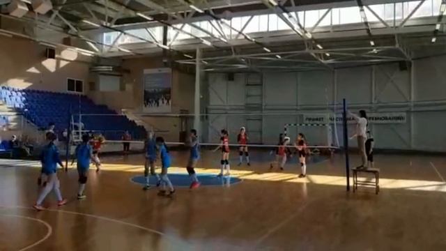 VLOG/Турнир по волейболу в Железногорске/Пьём из кубка? смотреть онлайн