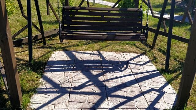 Чем лучше обустроить территорию перед домом: брусчаткой, тротуарной или крупноформатной плиткой?