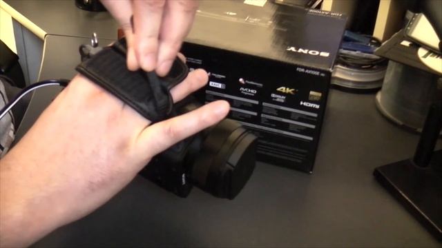 Sony 4K Camcorder FDR AX100E Hand Strap Setup смотреть онлайн