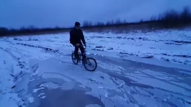 зимний дрифт на велосипеде смотреть онлайн