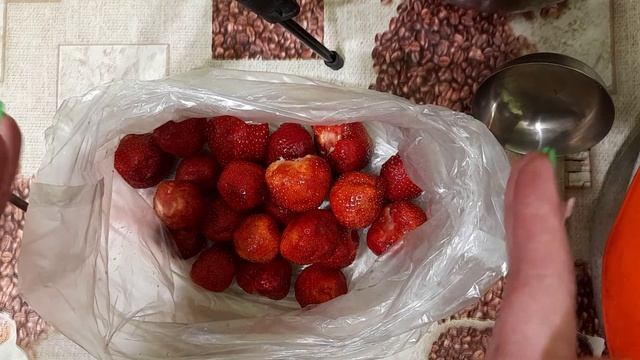 Как заморозить клубнику на зиму? ЛЕГКО, ВКУСНО, ДОСТУПНО! смотреть онлайн