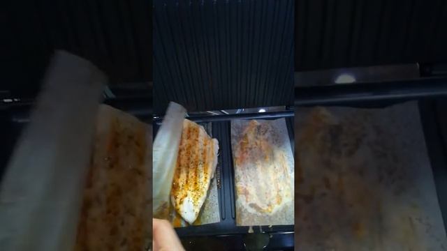 "Зажарь куриную грудку!Обзор Электро гриля Kitfort KT-1637" смотреть онлайн