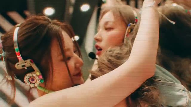 G-idle Quenceencard klip ofical смотреть онлайн