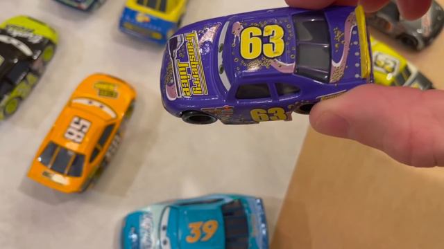 Disney Cars Petersen Automotive Museum Motor Speedway of the South Piston Cup Display w/ Apple iCar смотреть онлайн