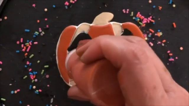 How to decorate a pumpkin with a mask cookie 2020 смотреть онлайн