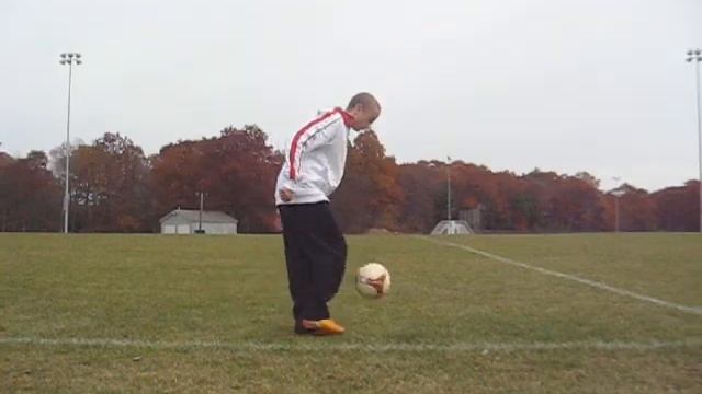 Learn Freestyle Football Tutorial 26: Flick ups (Part 1 ) смотреть онлайн