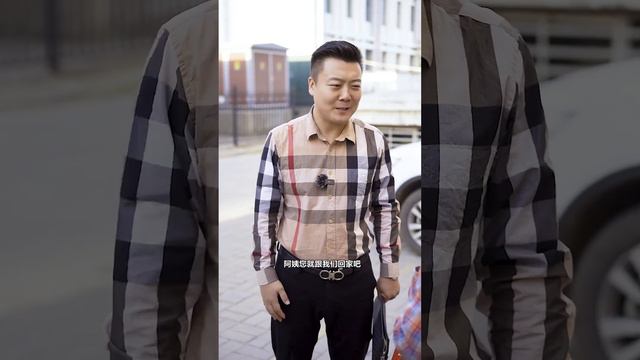 妻子在丈夫面前對婆婆很好，結果丈夫離去時她露出真面目，剛好被突然返回的丈夫看到！【泥可鬆】 смотреть онлайн