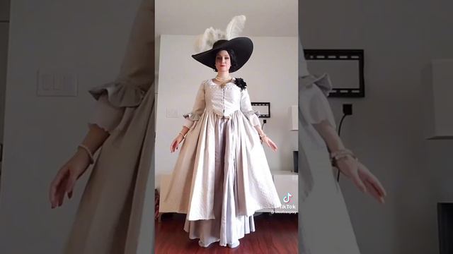 Mary Poppins uses songs to remember… #lifeofcosplay #cosplay #funny #residentevil #ladydimitrescu смотреть онлайн