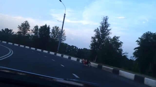 Необычный велосипедист смотреть онлайн