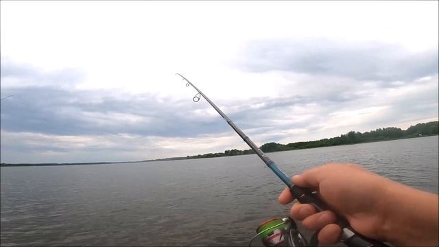 ЖЕРЕХ КЛЮЁТ НА КАЖДОМ ЗАБРОСЕ! Жерех на Тейл-спиннер UF Studio Hurricane 21гр. Рыбалка на жереха. смотреть онлайн