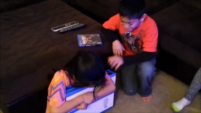 ТОП 5 реакций детей на подаренную Playstation 4 смотреть онлайн