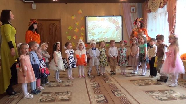 Песню "Осень" исполняют воспитанники средней группы №3 СП "ЦРР - д/с "Сказка" смотреть онлайн