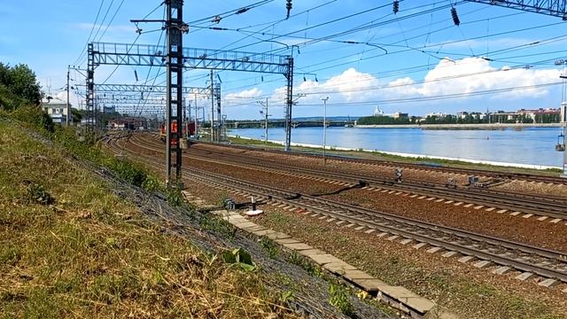 "V" Маневровый тепловоз ТЭМ18ДМ на станции Иркутск-Пасс. смотреть онлайн