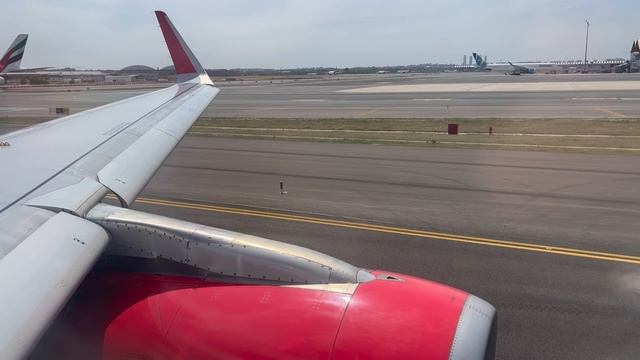 RED ENGINE | Iberia Express A320 Takeoff from Madrid-Barajas Airport смотреть онлайн