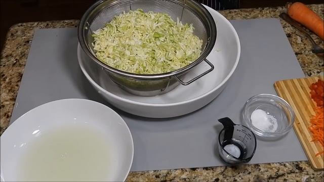 Салат из Свежей Капусты впрок на 10 дней. Секрет приготовления для занятых хозяюшек. смотреть онлайн