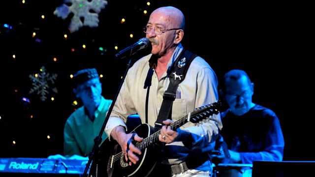 Песня А.Я.Розенбаума - Старый гитарист смотреть онлайн