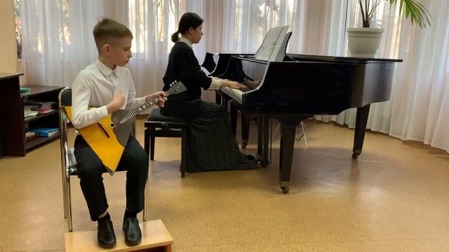 1. В. Андреев «Мазурка N 3”, 2. В. Андреев «Грёзы», 3. Р.н.п. « Светит месяц», обр. И. Сенина смотреть онлайн