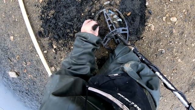 ДОБИВАЮ ПЛЯЖ ОСУШАЕМОГО ОЗЕРА. ЮВЕЛИРКА ЕСТЬ! смотреть онлайн