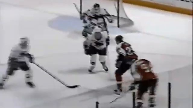Dainius Zubrus scores a beauty vs Sharks (2 jan 1997) смотреть онлайн