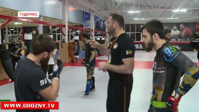 КАДЫРОВ ПОКАЗАЛ КАК НУЖНО ДРАТЬСЯ НА UFC! смотреть онлайн