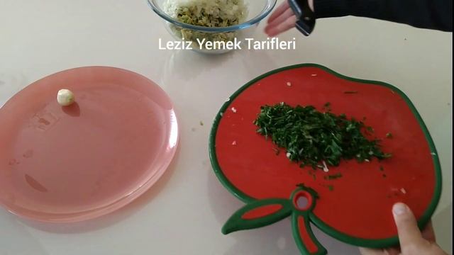 AVOKADO NASIL TEMİZLENİR VE NASIL HAZIRLANIR-AVOKADO SALATASI-AVOKADO SALATASI TARİFİ-SALATA TARİFİ смотреть онлайн
